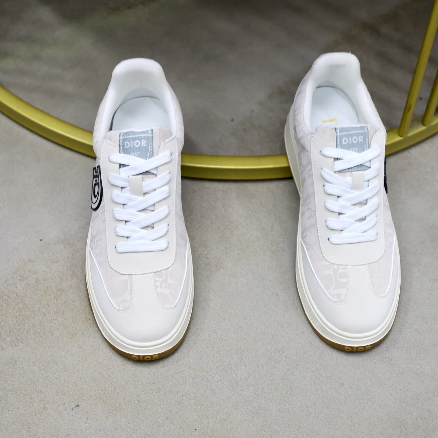 Ex-factory price: 400💰🙅‍♂️🙅‍♂️🙅‍♂️ Brand: Dior DIOR Standard code: 38-44 (45 customized) Grade: Same as the official website Material: Original cowhide material spliced with brand cloth Comfortable and breathable lining Lightweight and wear-resistant sports outsole Style category: Men's fashion casual shoes Running sports shoes Distinguished luxury brand elements Top luxury color: actual picture color